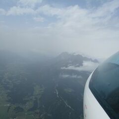 Flugwegposition um 11:49:17: Aufgenommen in der Nähe von Gemeinde Kirchdorf in Tirol, Österreich in 2492 Meter
